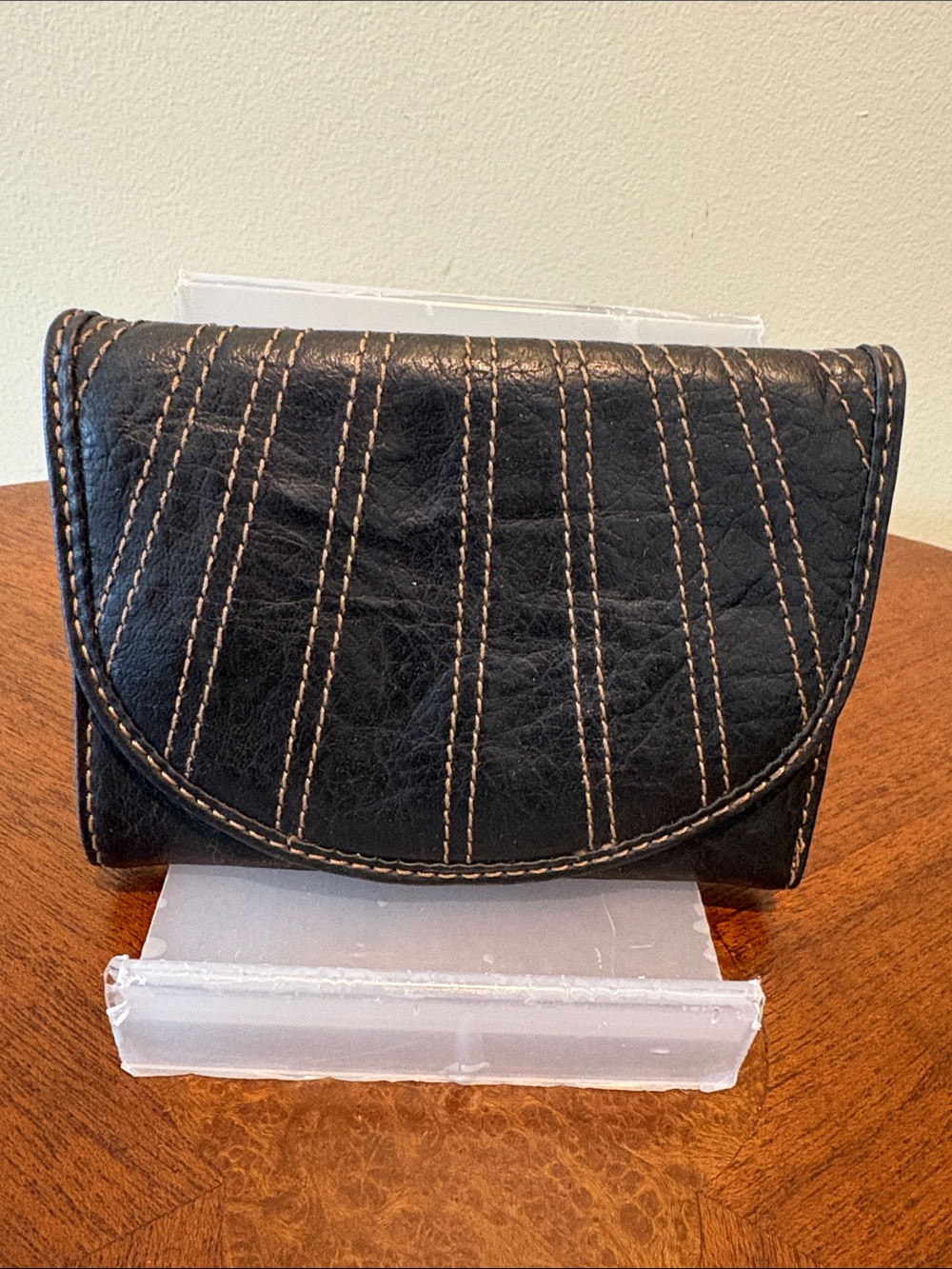 Liz Claiborne AXcess  vintage wallet
Leather black/contrast stitching, yellow ca